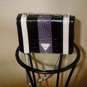 GUESS purse midsized. NWOT